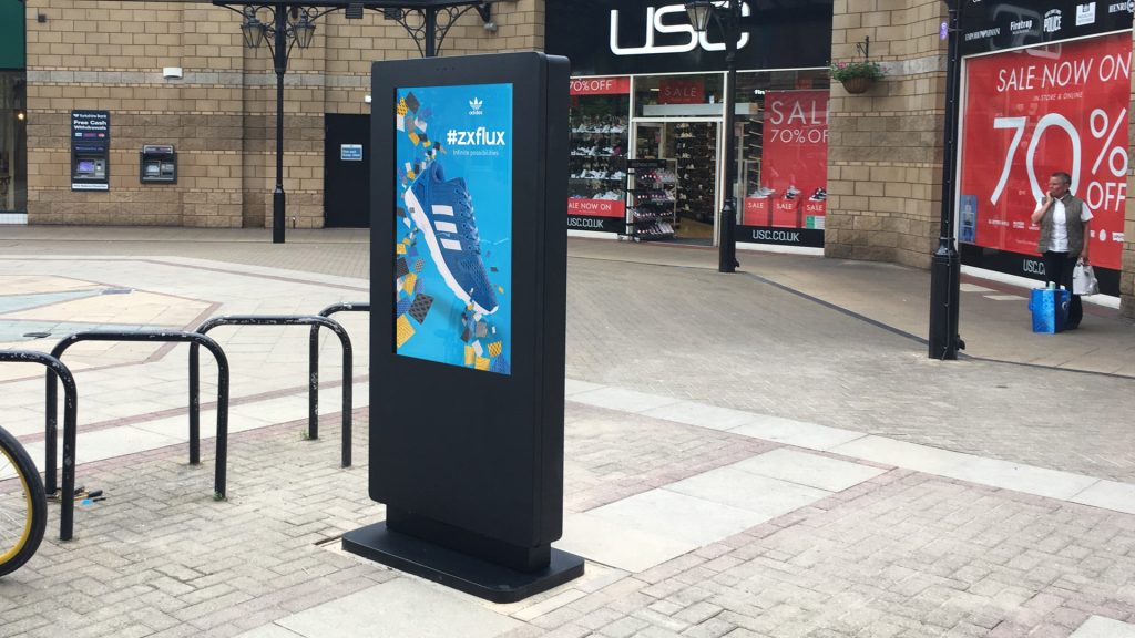 How to Deploy Outdoor Digital Screen Kiosks