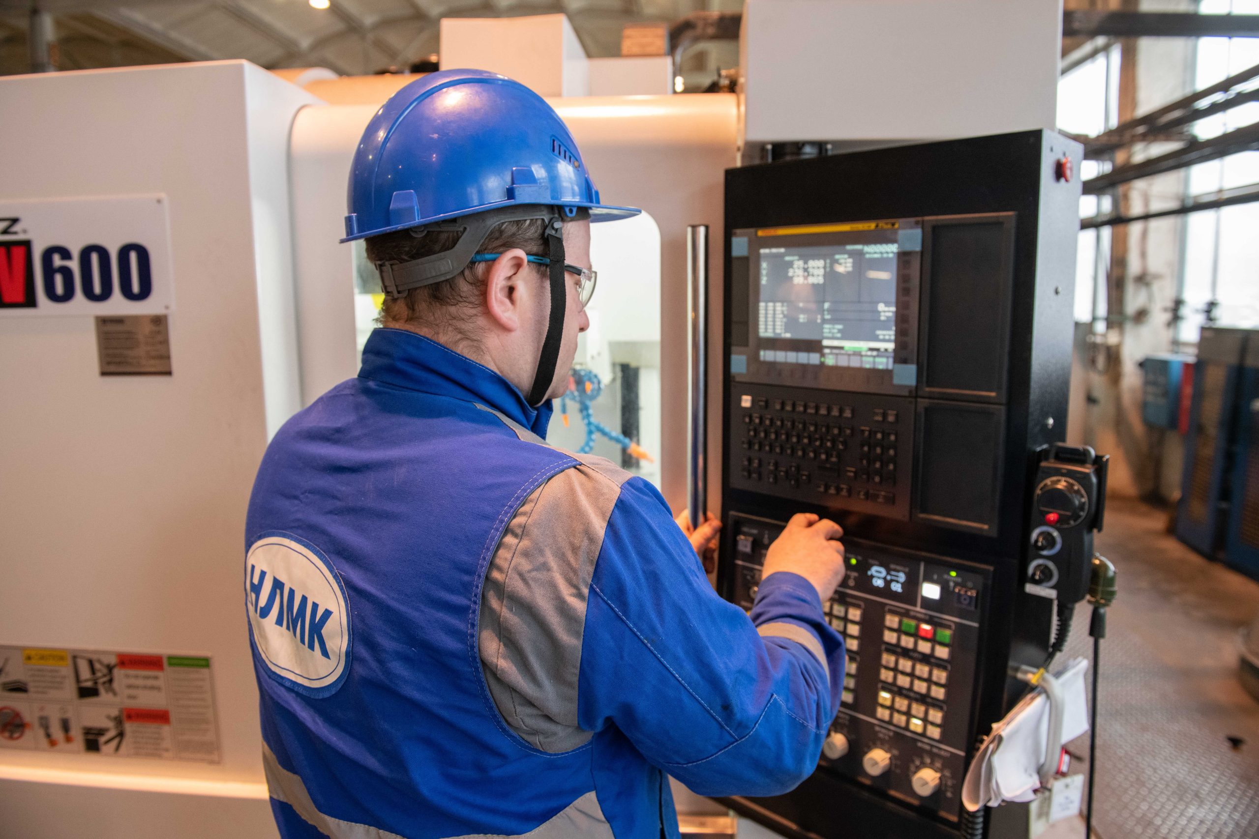 Panel PC for Warehouse and Logistics Operations